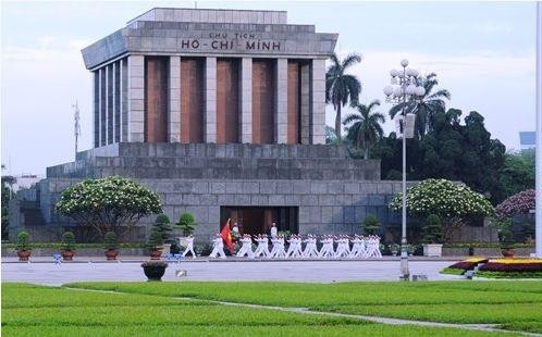 The capital Hanoi is lively ahead of the Great Festival.